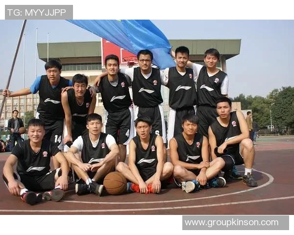 赛后分析:武汉篮球队与北京篮球队的团队协作表现及其影响因素探讨 赛后分析:武汉篮球队与北京篮球队的团队协作表现及其影响因素探讨