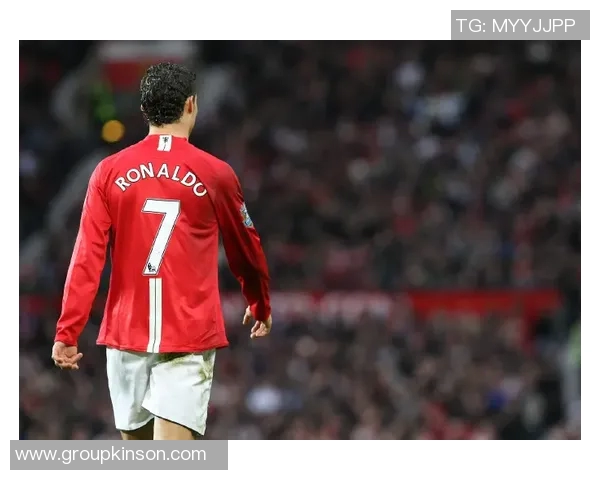 12号球衣背后的传奇故事与足球明星的辉煌历程 12号球衣背后的传奇故事与足球明星的辉煌历程